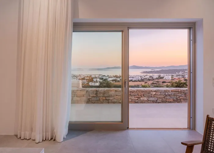 Melora Paros Angairiá