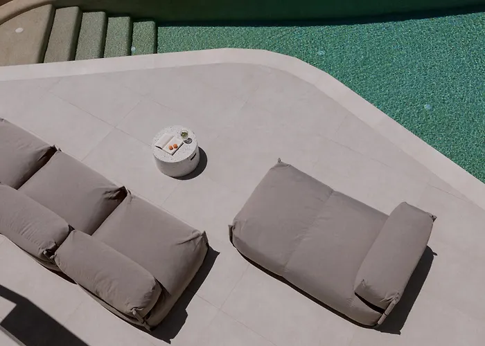 Melora Paros Angairiá