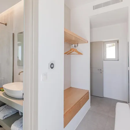 Melora Paros * Aliki (Paros)